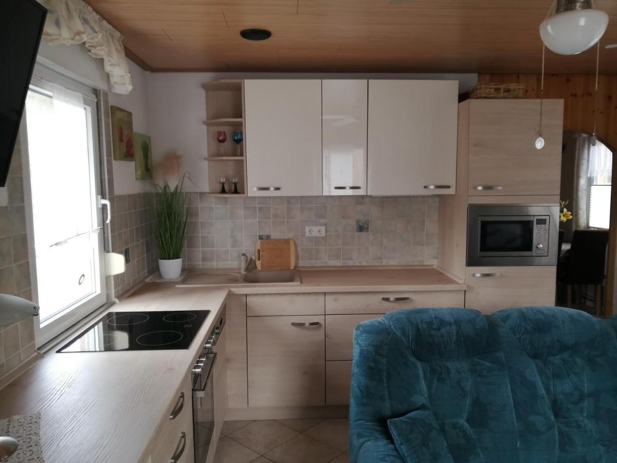 Ferienhäuser Golinski mit Kamin und umzäutem Grundstück am Neuendorfer See Alt Schadow Exterior foto