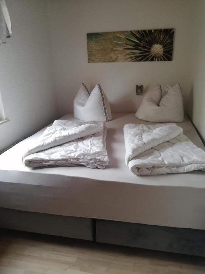 Ferienhäuser Golinski mit Kamin und umzäutem Grundstück am Neuendorfer See Alt Schadow Exterior foto