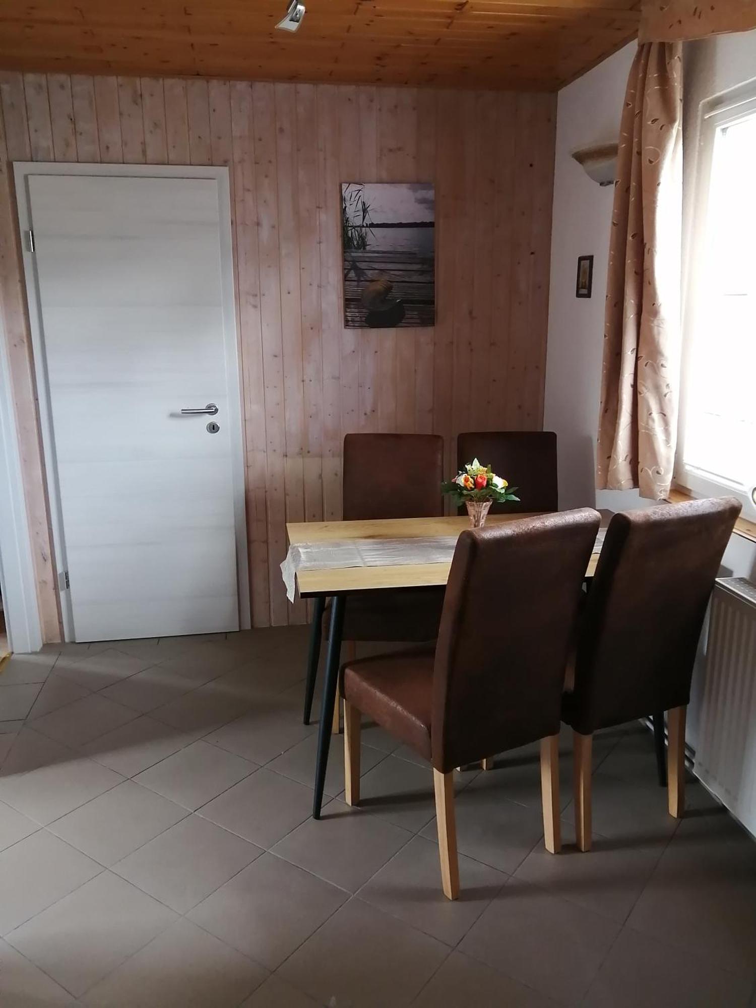 Ferienhäuser Golinski mit Kamin und umzäutem Grundstück am Neuendorfer See Alt Schadow Exterior foto