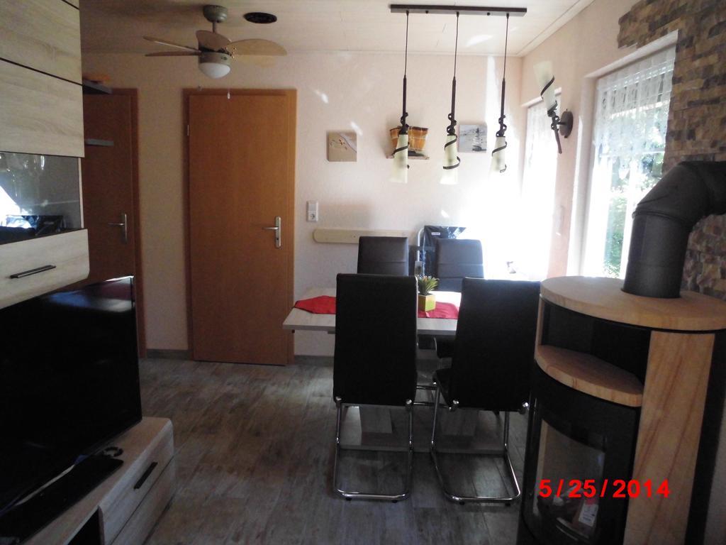 Ferienhäuser Golinski mit Kamin und umzäutem Grundstück am Neuendorfer See Alt Schadow Exterior foto